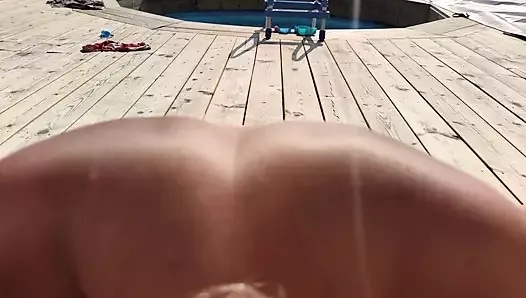 havuz kenarında sikişe