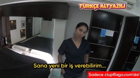 hizmetçiye bakıp sikiyo