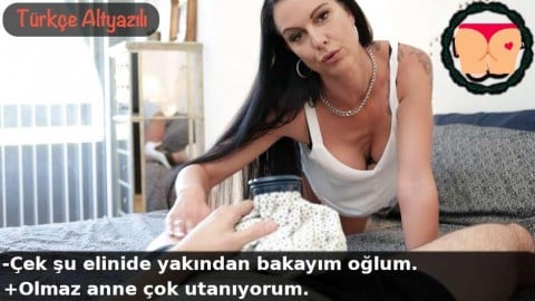Jakuziye Giren Sürtük Kalın Sikim’i Ağzına Aldı