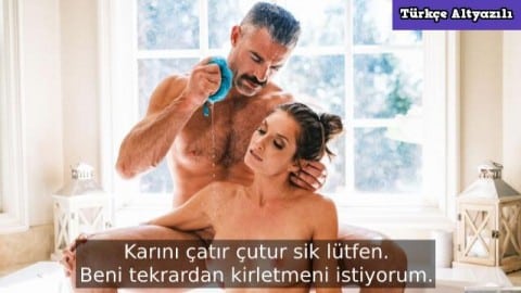 kızın ağzına götünü sürüyor