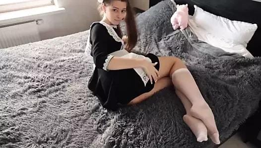 Rus Liseli Kız Ağzının Ve Amının Derinliklerineyarrakalır