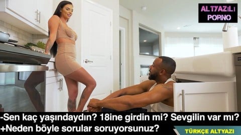 Seksi Azgın Hatun Aletimi Okşarken Davetsiz Gelen Misafir Arkadaşı’da Bize Eşlik Etmek İsteyip Üzerindekileri Çıkarıyor