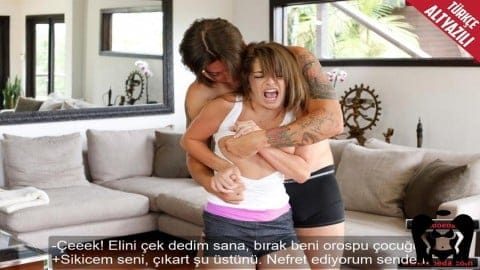 Sexsi komşuyu eleman evine gizlice girmiş sikiyor